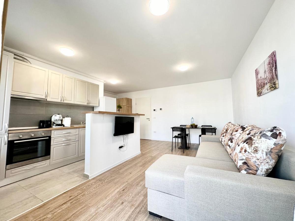 Kasper Coresi Mall - Rise Private Apartments & Suites Braszów Zewnętrze zdjęcie