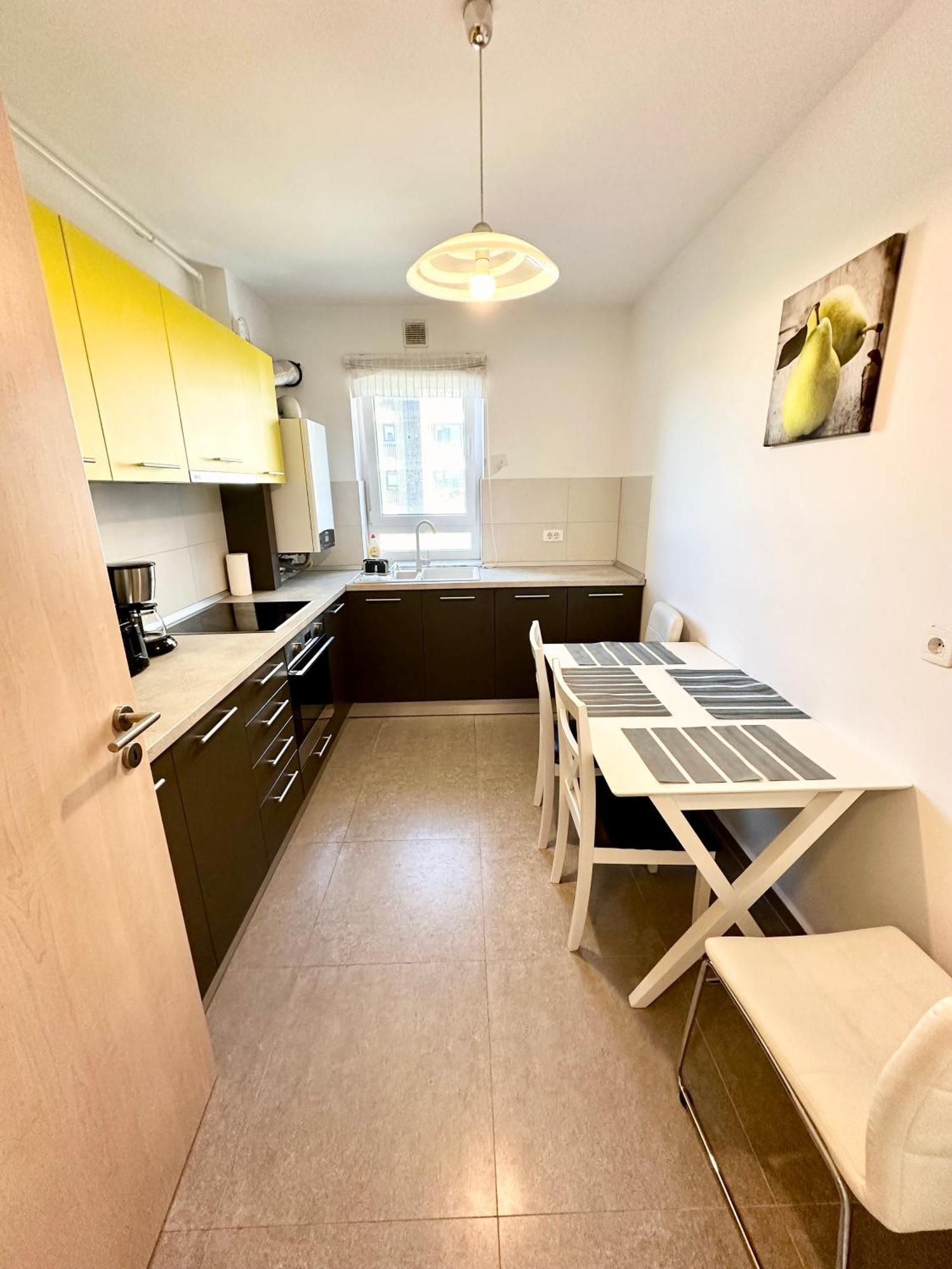 Kasper Coresi Mall - Rise Private Apartments & Suites Braszów Zewnętrze zdjęcie