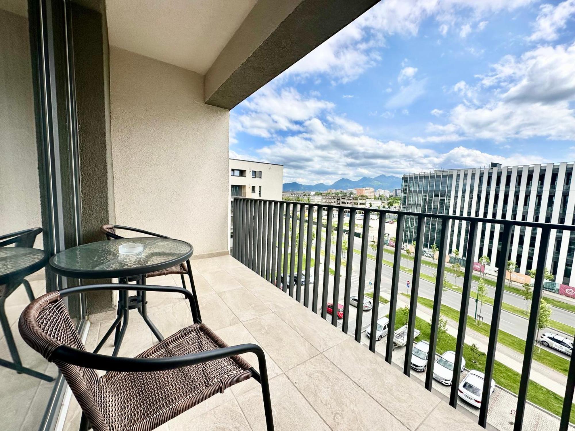 Kasper Coresi Mall - Rise Private Apartments & Suites Braszów Zewnętrze zdjęcie